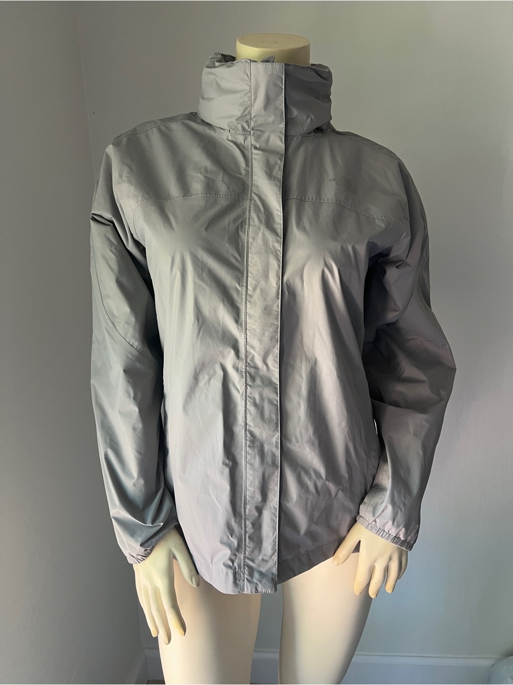 The North Face Girls Light Raincoat Gray Hooded Shell Jacket. Size XL.